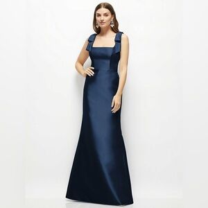 Elegant Navy Blue Evening Gown
